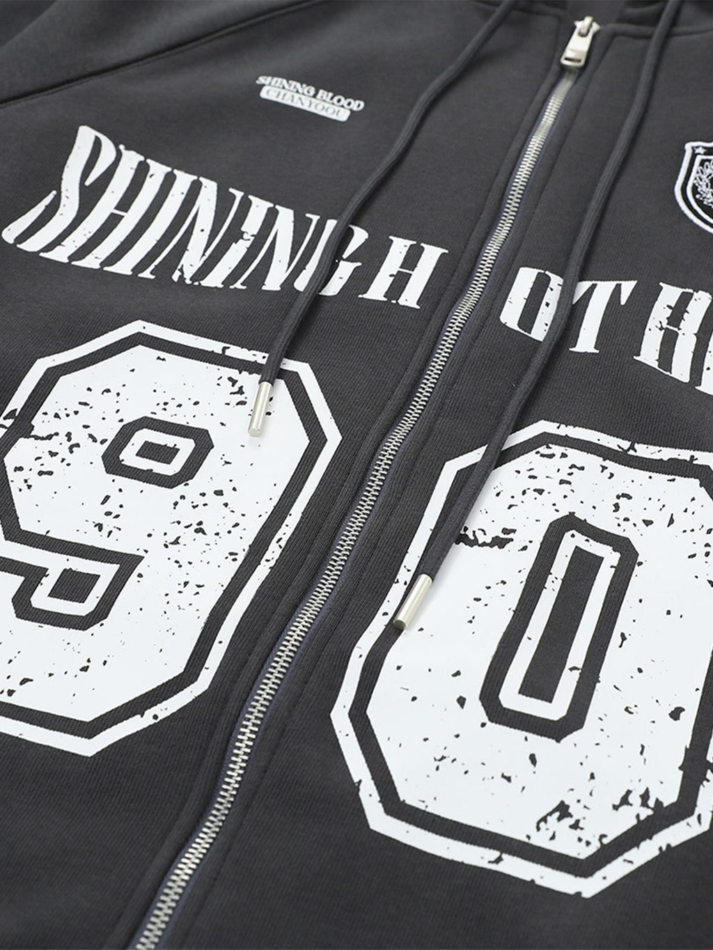 Sudadera con capucha y cremallera con estampado numérico oversize