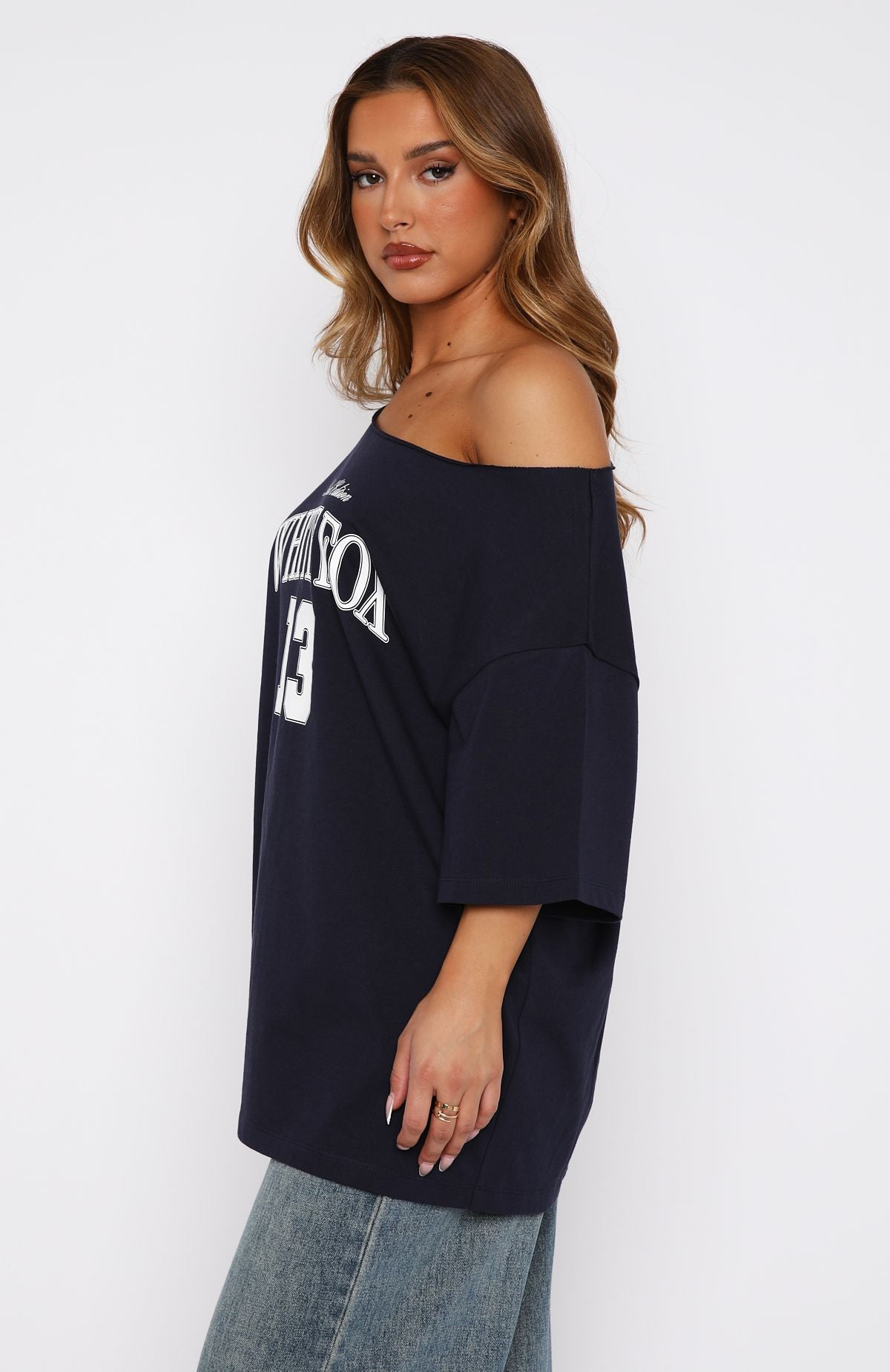 Blusa extragrande con hombros descubiertos Everything In Time en azul marino
