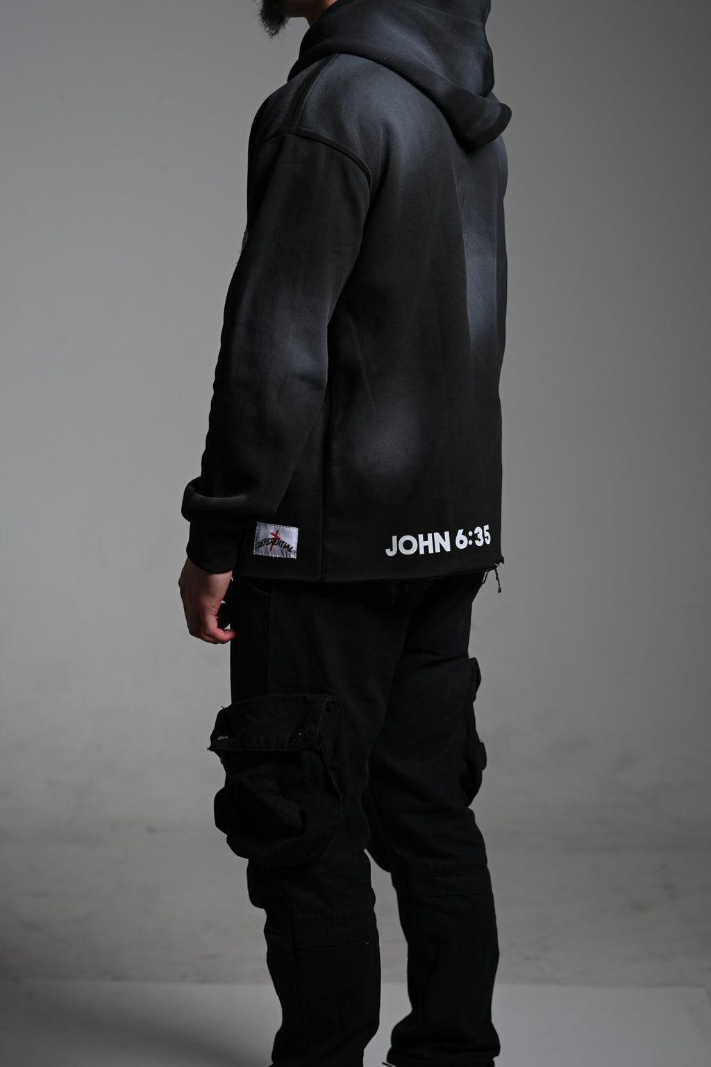 Sudadera negra "Jesus Satisfies"