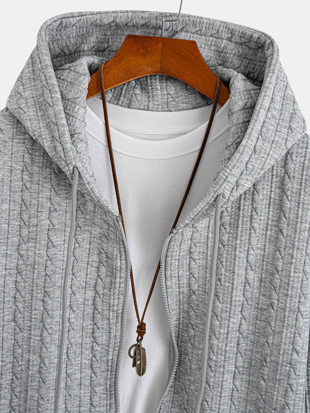Sweat à capuche zippé en jacquard torsadé coupe décontractée