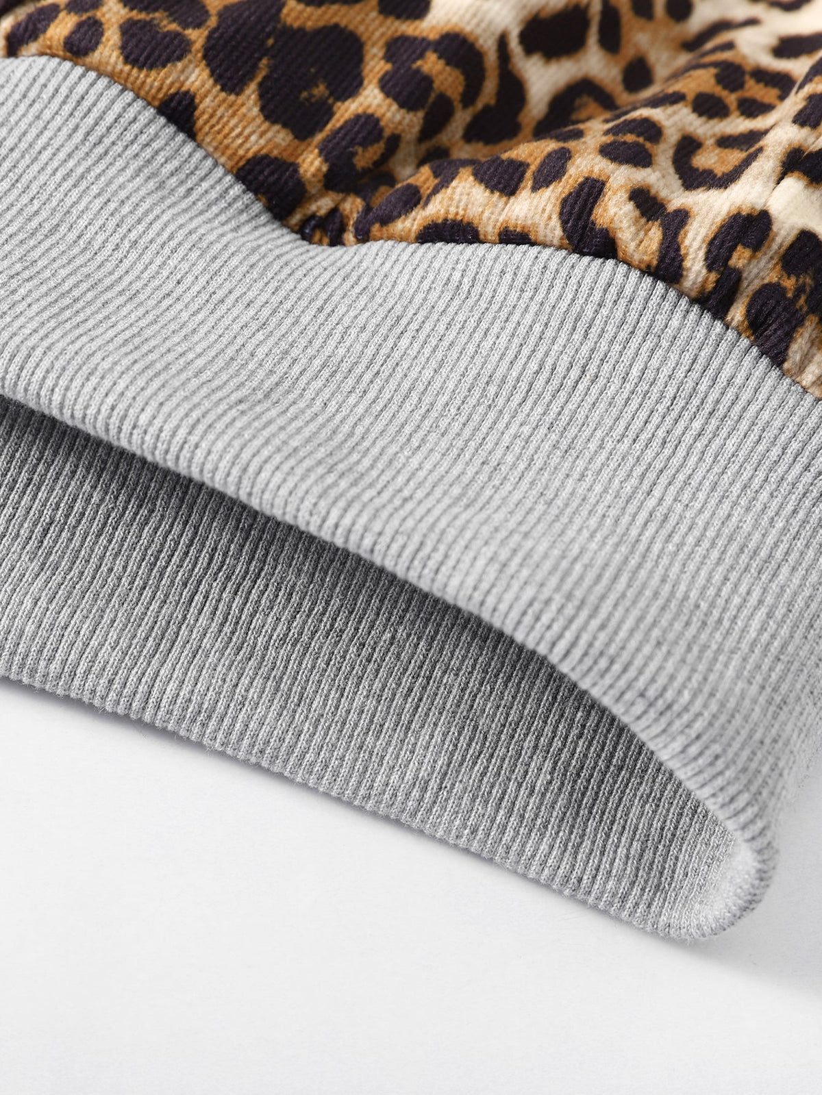 Sudadera con capucha, ajuste holgado y forro de leopardo reversible