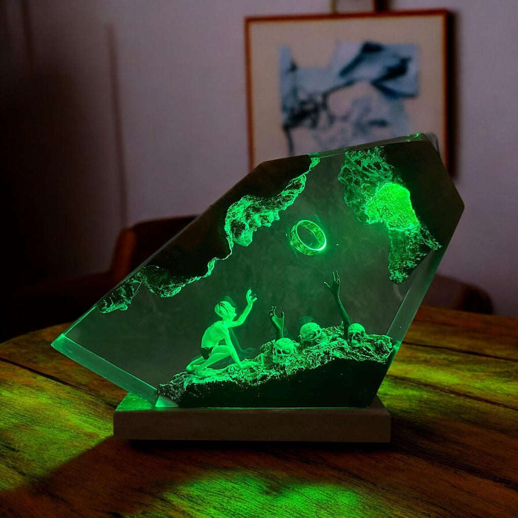The Lord of the Rings Gollum Handmade Diorama Lamp