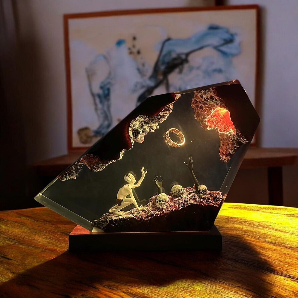 The Lord of the Rings Gollum Handmade Diorama Lamp