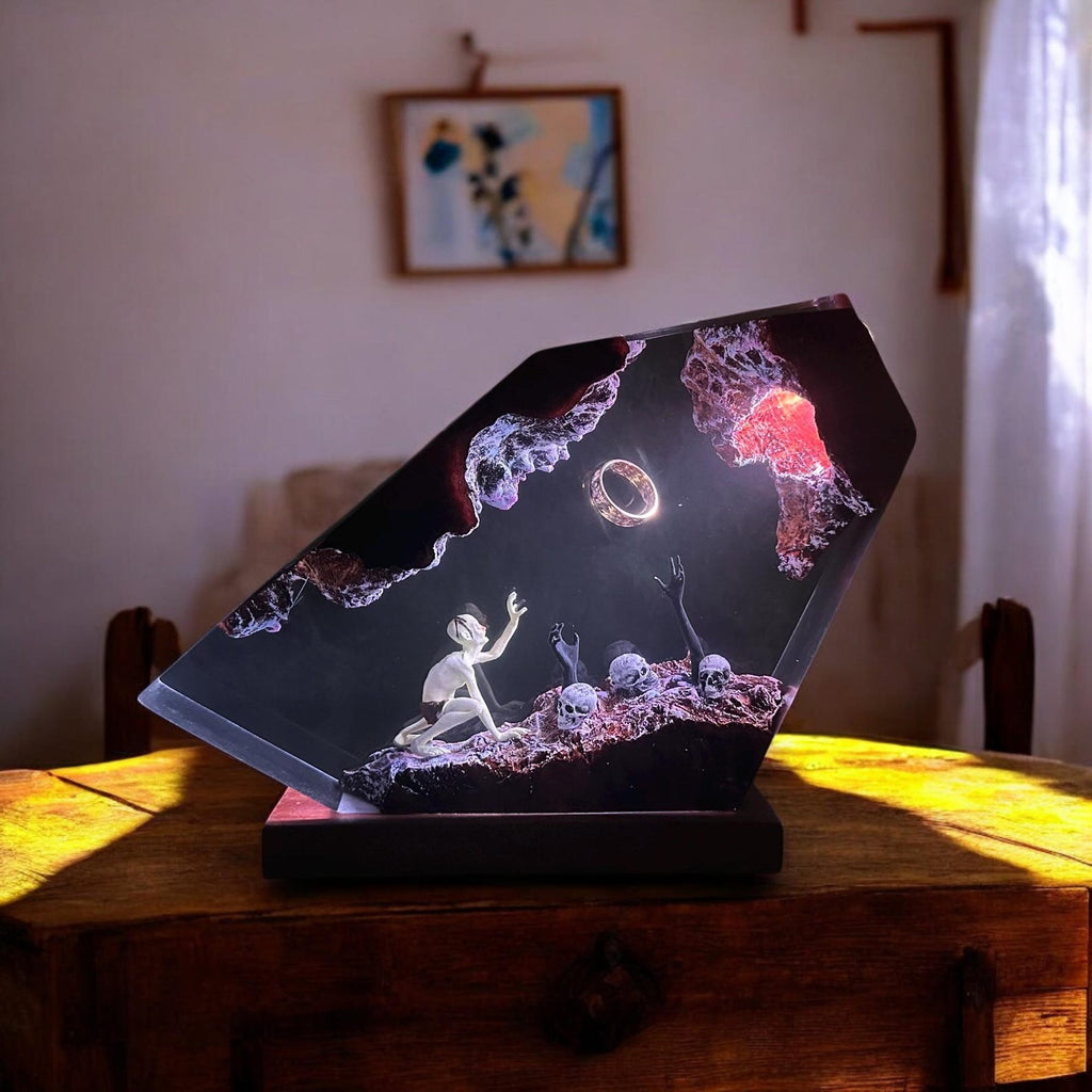 The Lord of the Rings Gollum Handmade Diorama Lamp
