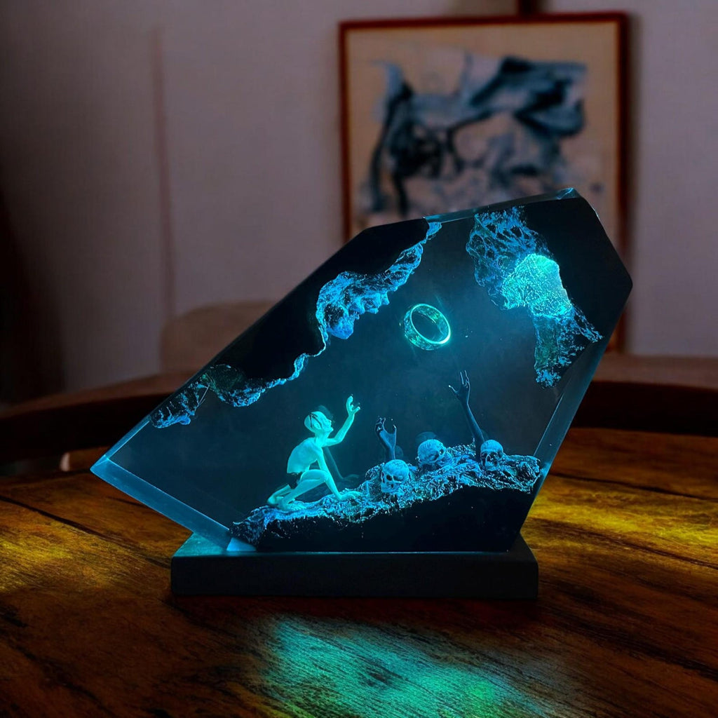 The Lord of the Rings Gollum Handmade Diorama Lamp