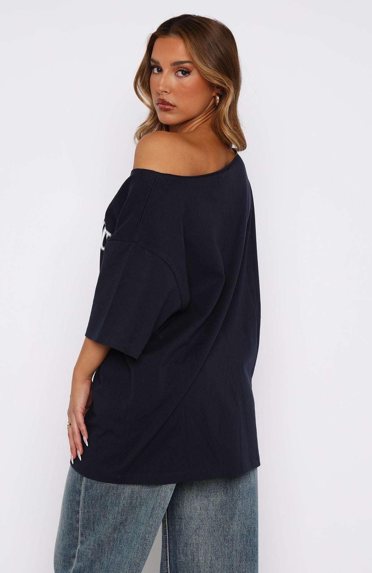 Blusa extragrande con hombros descubiertos Everything In Time en azul marino