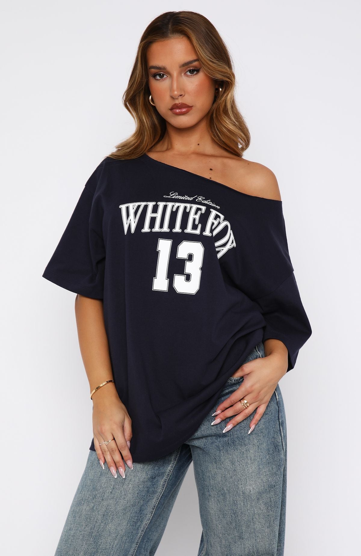 Blusa extragrande con hombros descubiertos Everything In Time en azul marino