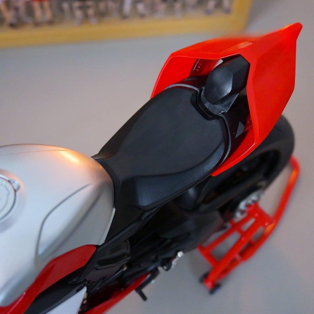 1:6 Ducati Panigale V4R Alloy Diecast Model